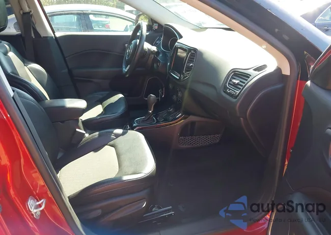 3C4NJDBB3JT395840: 43372500