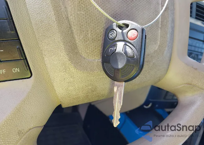 1FMCU02Z58KA81408: 43373715