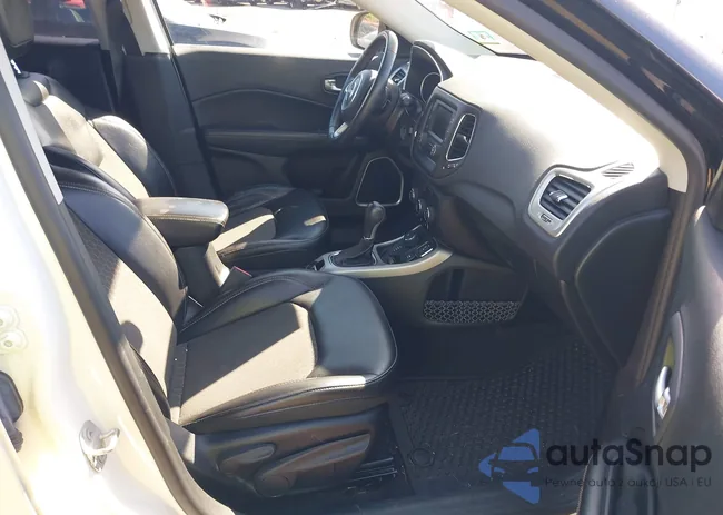 3C4NJDBB8JT416701: 43375907