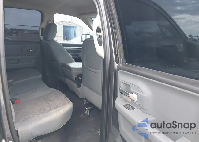 1C6RR6GT2JS123389: 43376046