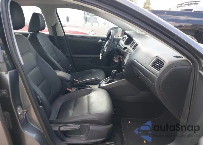 3VWDX7AJ8CM472796: 43375600