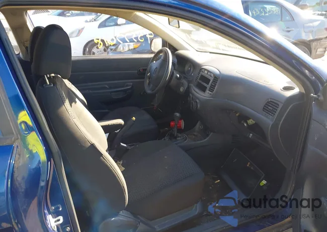 KMHCM3AC4BU195927: 43377618