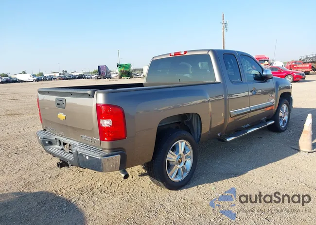 1GCRCSE01CZ327977: 43379887