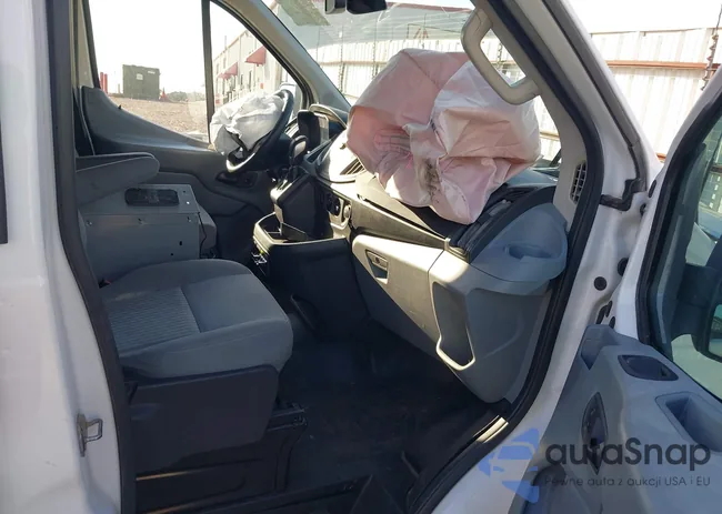 1FTYR2YM6JKB11525: 43379951