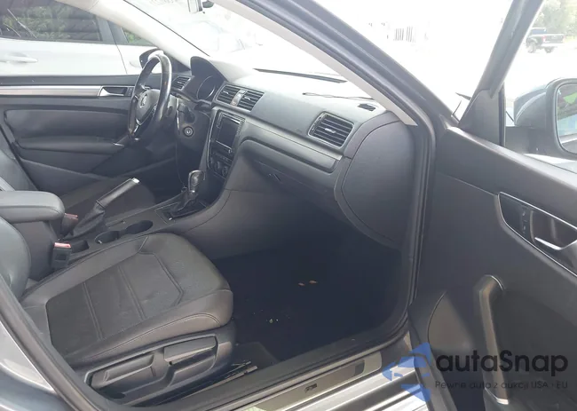 1VWDT7A38HC033541: 43380220