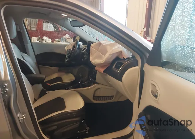 3C4NJDBB3JT375975: 43380919