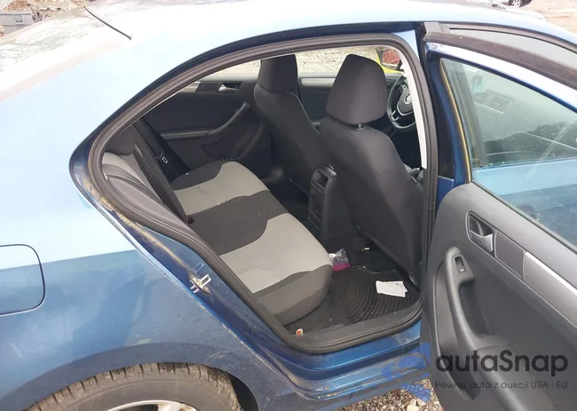 3VW2B7AJ5JM225514: 43381561