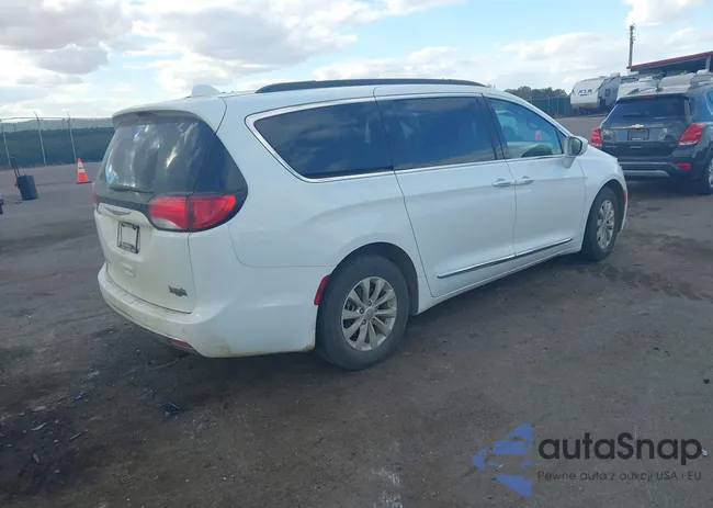 2C4RC1BG3HR739136: 43383628