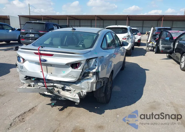 1FADP3F20DL233765: 43386791