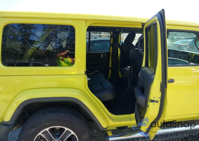 1C4HJXEN5PW570760: 43388384