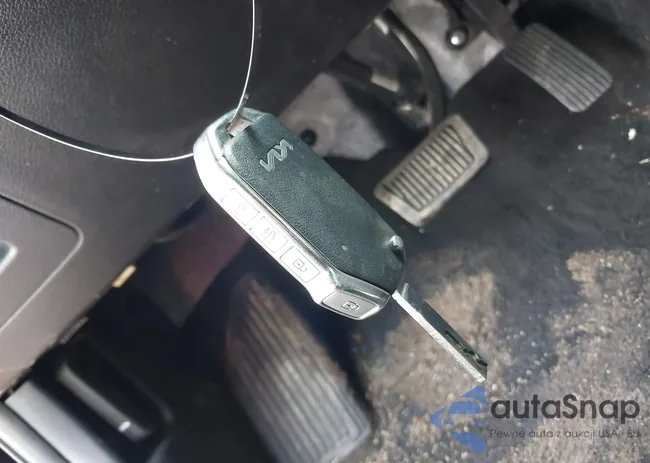 3KPF24AD9RE810261: 43388471