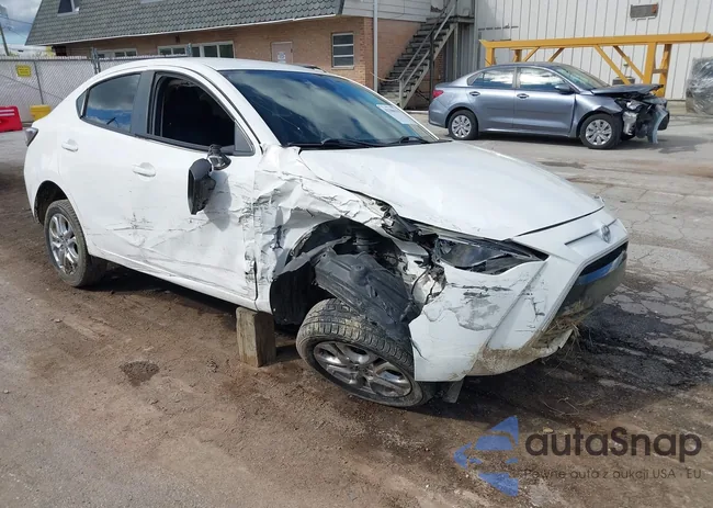 3MYDLBZV9GY110453: 43388535