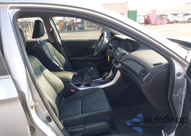 1HGCR2F34EA147828: 43389324