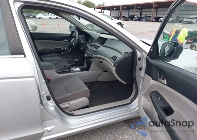 1HGCP2F33BA096825: 43390398