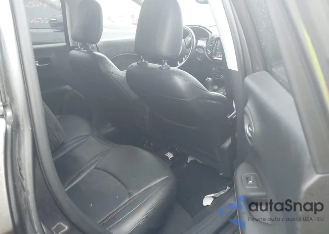 3C4NJDCB9KT641760: 43391960