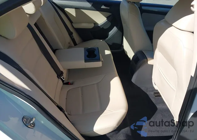 3VWDB7AJ3JM257922: 43393153