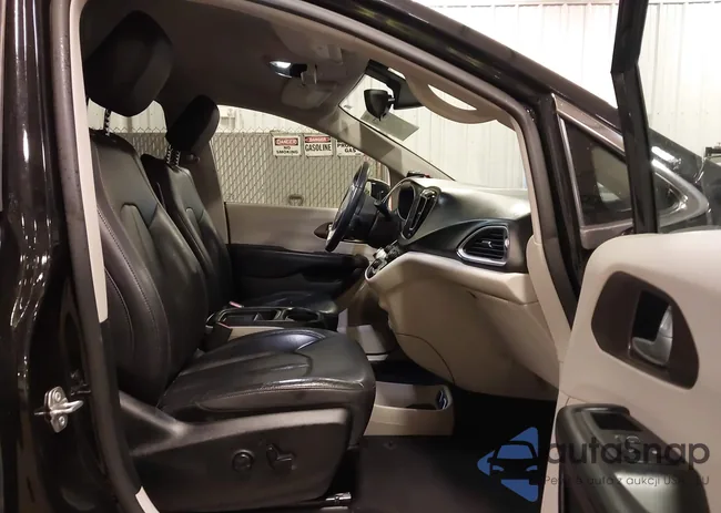 2C4RC1BG7JR123817: 43394770