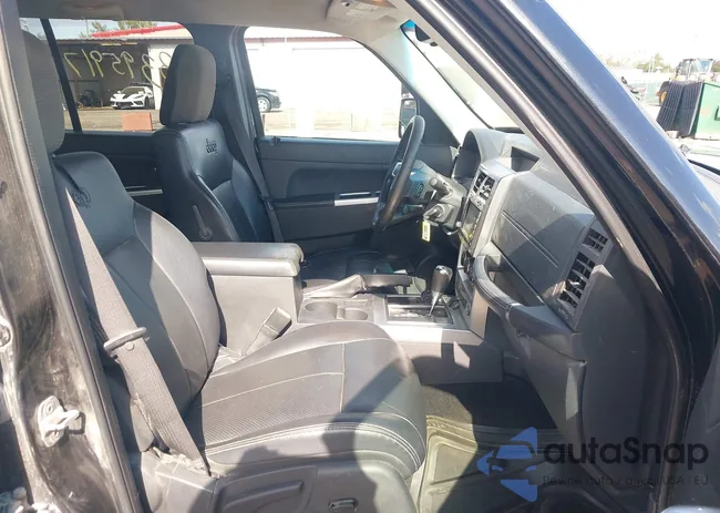 1J8GN58K69W527076: 43395917