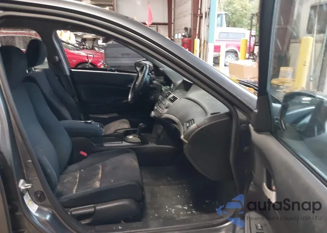 1HGCP2F61CA803447: 43395294