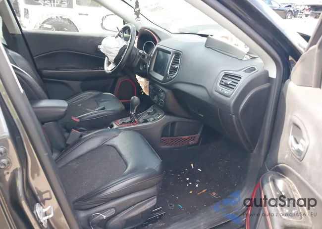 3C4NJDDB6KT756525: 43396603