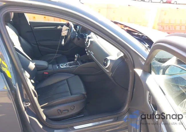 WAUTPBFF1JA067683: 43397678