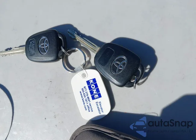 2T1BURHE4FC258957: 43400413