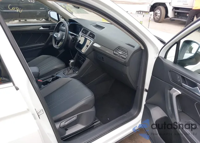 3VVNB7AX9RM193281: 43401686