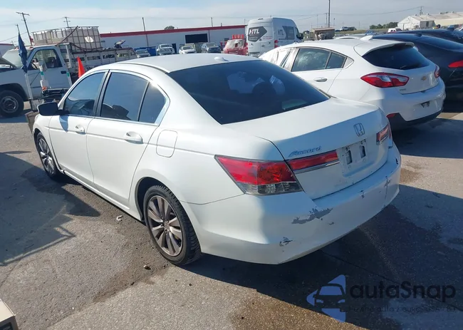 1HGCP2F8XBA038335: 43402058