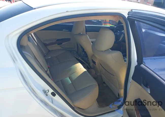 1HGCP2F8XBA038335: 43402058