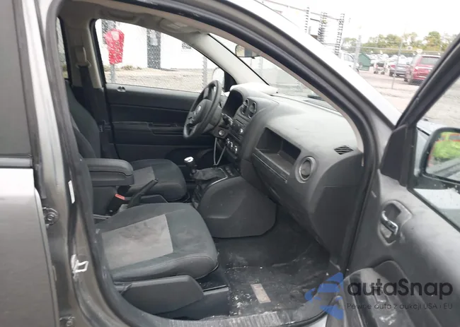 1C4NJDBB6CD506969: 43401452