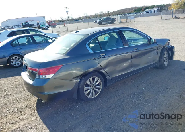 1HGCP2F81BA104769: 43402873