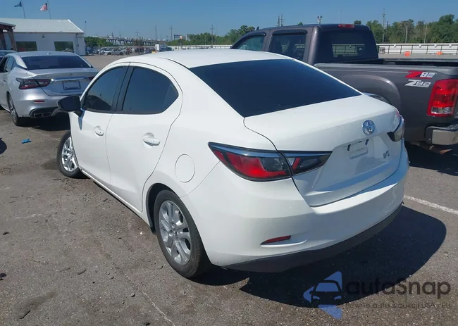 3MYDLBYV2HY171792: 43403809