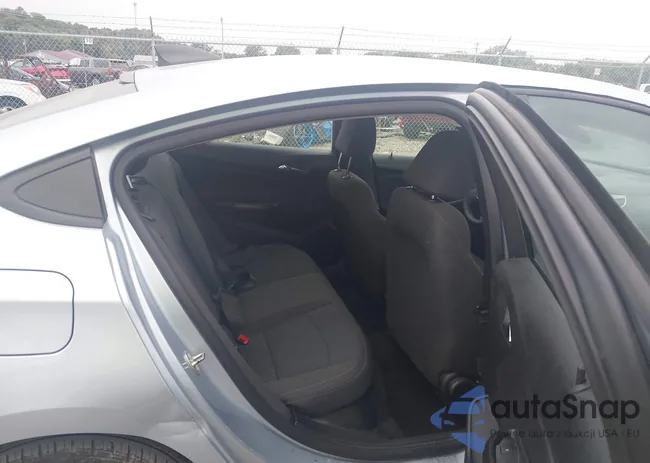 1G1BC5SM3J7207464: 43403352