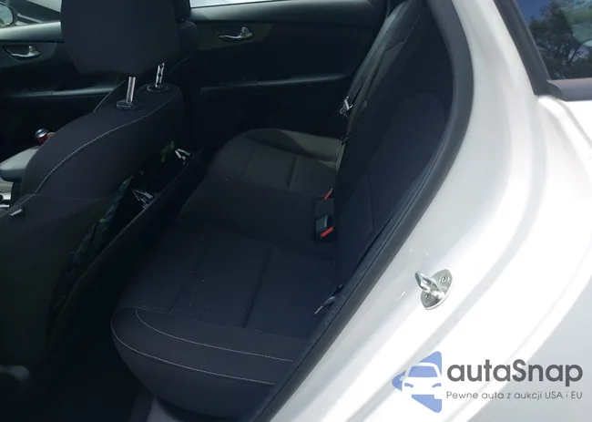 3KPF24AD2ME285486: 43404466