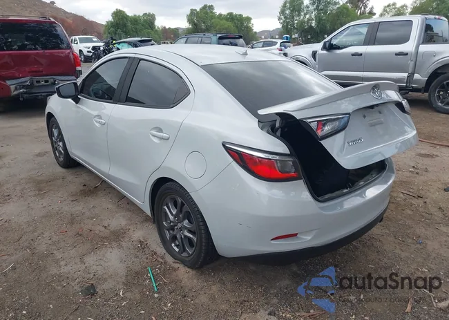 3MYDLBYV9KY520812: 43405647