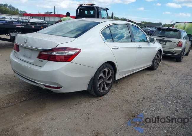 1HGCR3F82HA014247: 43405437