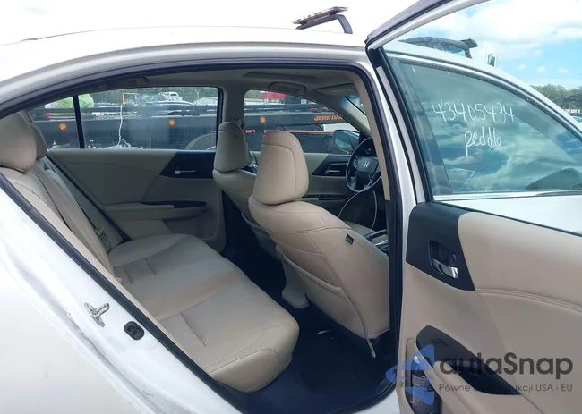 1HGCR3F82HA014247: 43405437