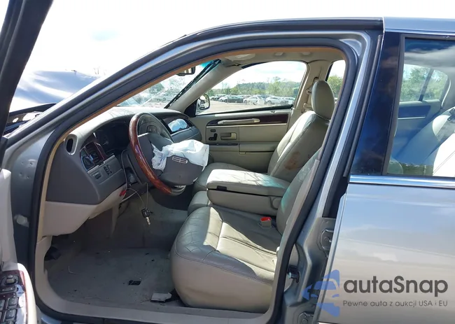 1LNHM82V06Y647745: 43406279