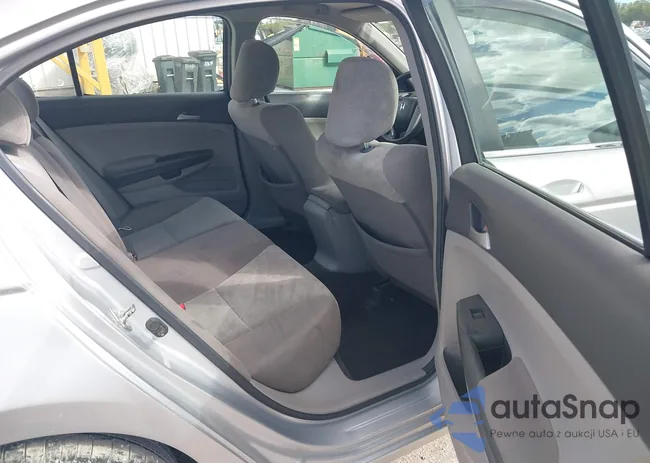 1HGCP2F4XAA058693: 43406403