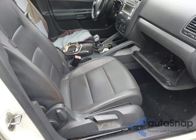 3VWRZ71K18M037652: 43413077