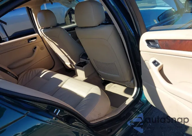 WBAAV33461FU80305: 43414751