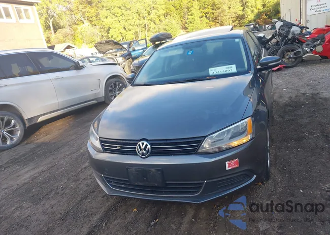 3VWD17AJ9EM373540: 43415092