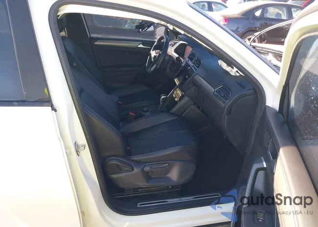 3VV8B7AX2NM026221: 43414511