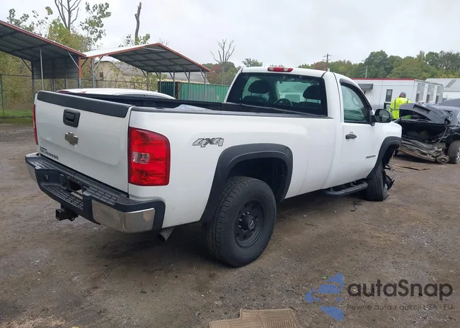 1GCHK24KX8E137868: 43418663