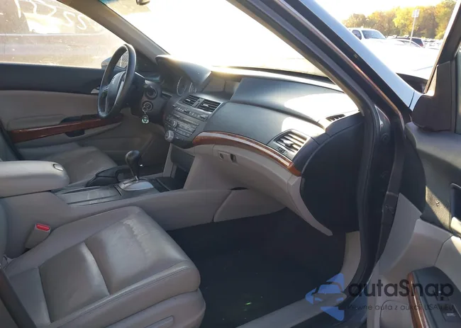 1HGCP3F84BA000170: 43422537