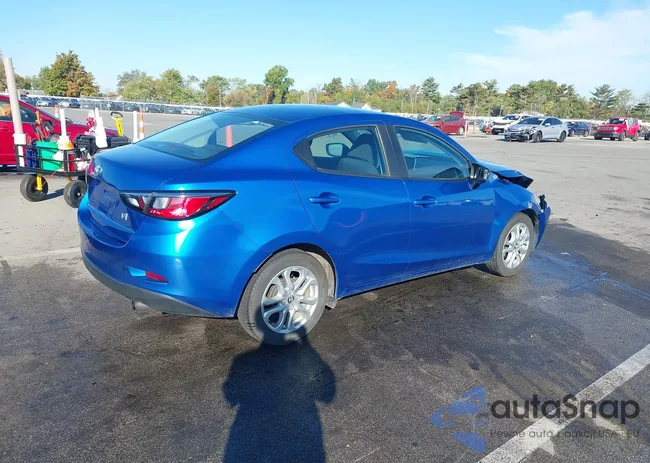 3MYDLBYV3JY313816: 43425933