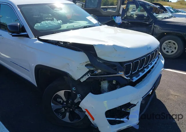 1C4RJYB60R8958932: 43428636