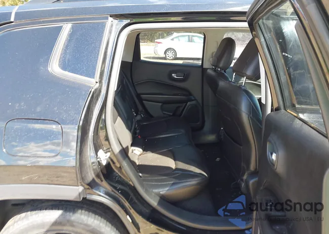 3C4NJDBB6JT403168: 43429581