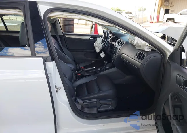 3VWDB7AJ4HM276103: 43432790