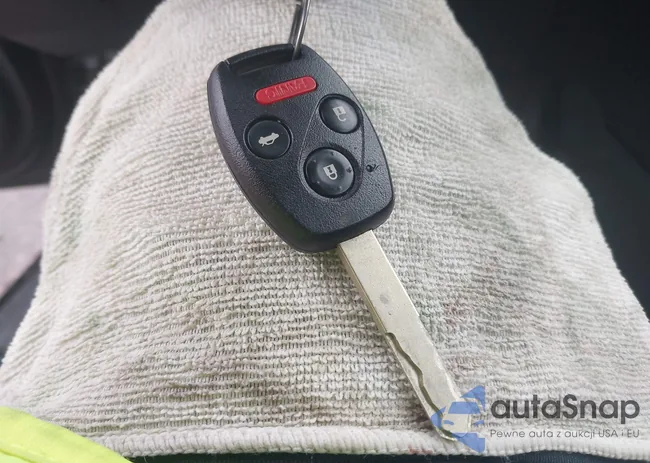 1HGCP2F64BA063715: 43440728